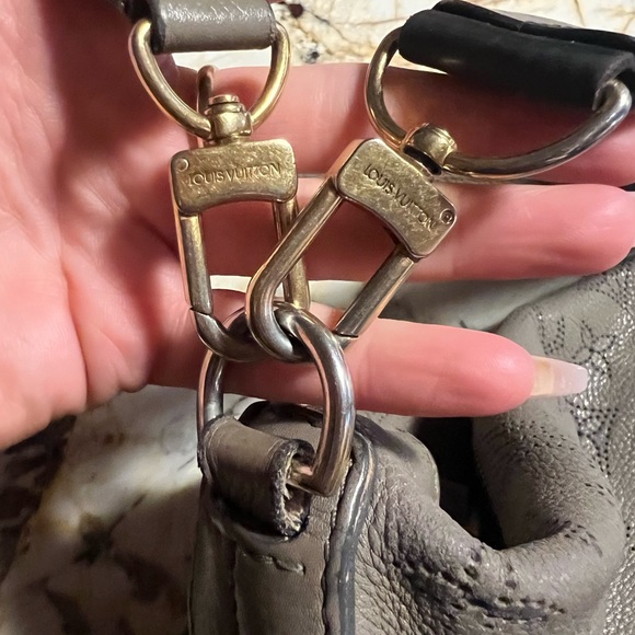 Authentic Louis Vuitton Ombre taupe Mahina leather SELENE MM Shoulder Bag - Picture 6 of 11